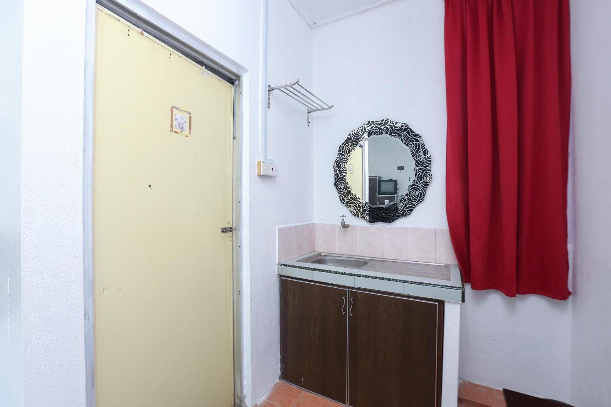 Oyo 89755 D&D Budget Inn โกตาบารู ภายนอก รูปภาพ